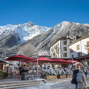https://croix-blanche-chamonix-mont-blanc.hotels-rhonealpes.com
